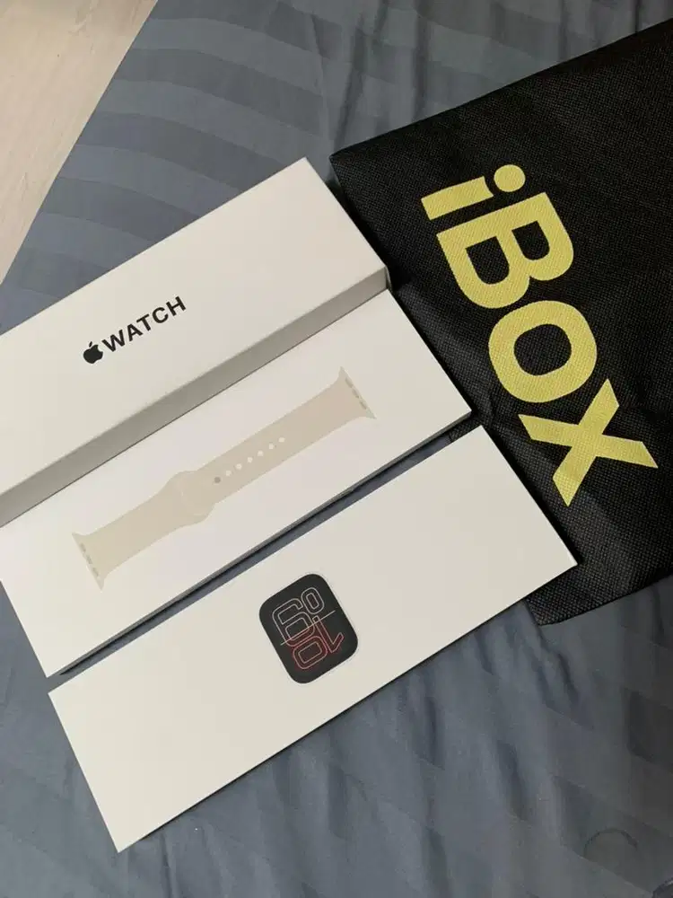 BNIB iwatch SE 3 40mm starlight M/L