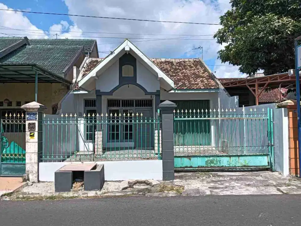Rumah luas dekat alun² jogja kota