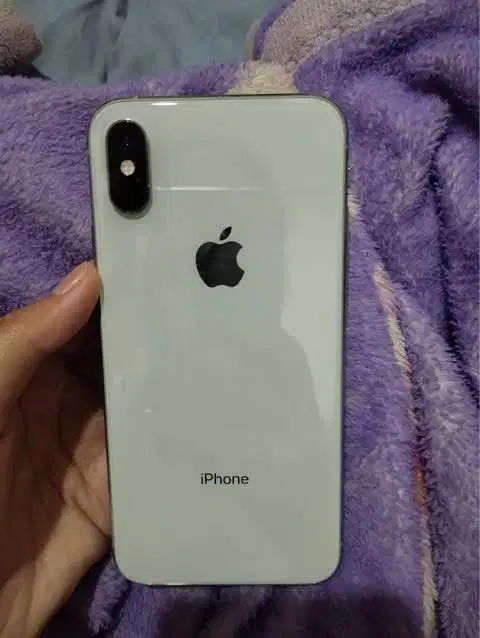 MAHARIN AJA IPHONE XS 64GB BATANGAN MULUS , WIFI AKTIF , SINYAL NYALA
