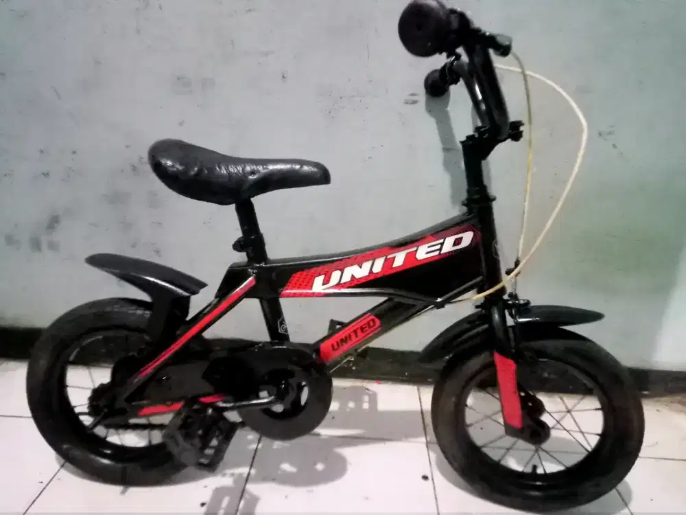 Dijual sepeda BMX merk UNITED ring 12 kondisi masih bagus keker normal