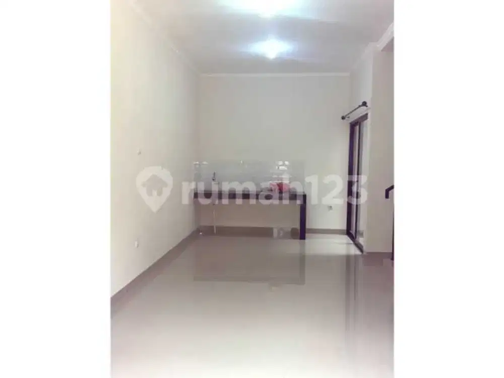 Rumah, 2 Lantai, di Green Orchid