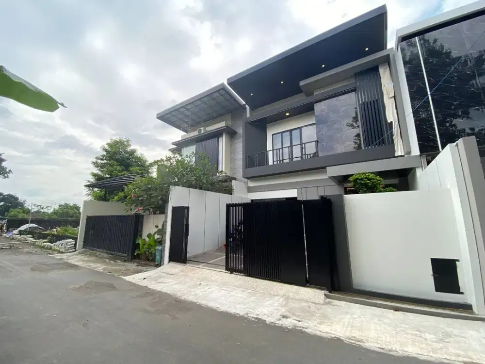 Rumah Mewah Dekat Uii Jalan Kaliurang Km12 Ngaglik Sleman