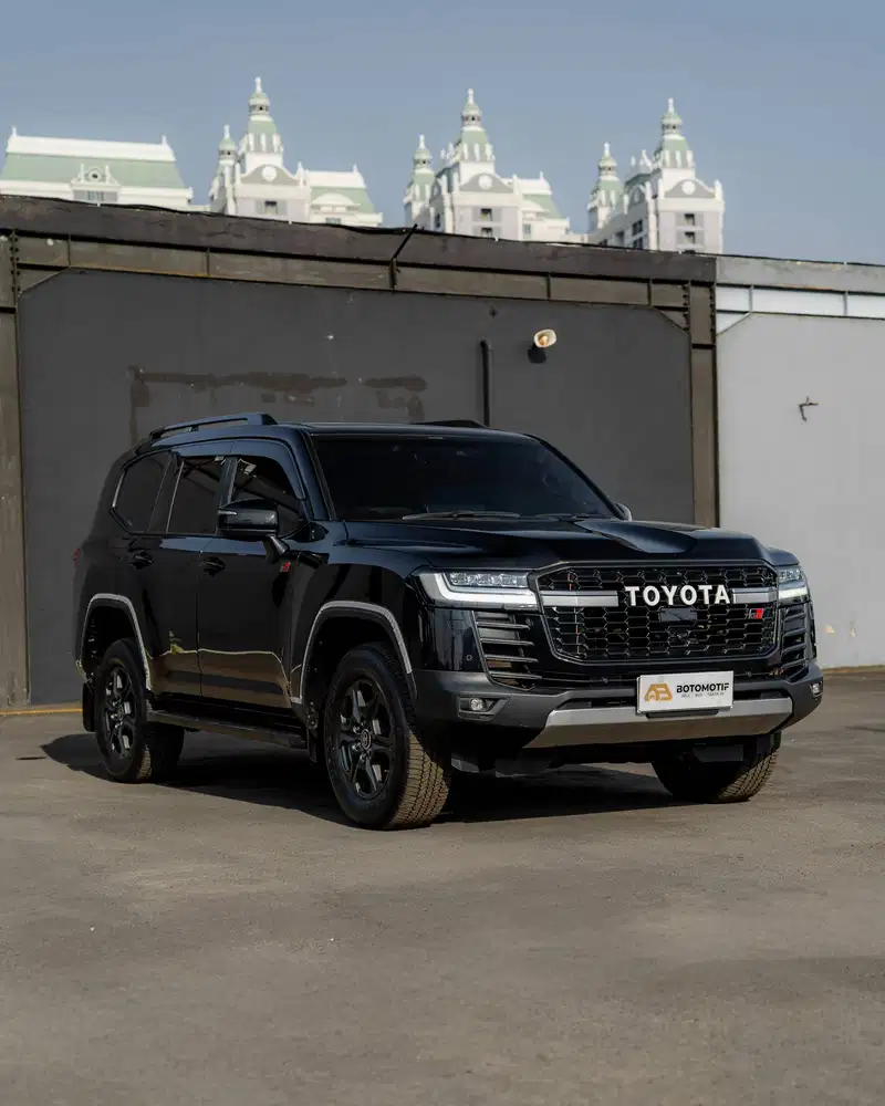 Toyota Land Cruiser 300 GR Sport 4x4 AT 2024