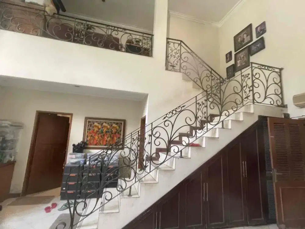 Rumah 2 Lantai di Benhil Sudirman di Jual Murah, Lokasi strategis dekat Semanggi