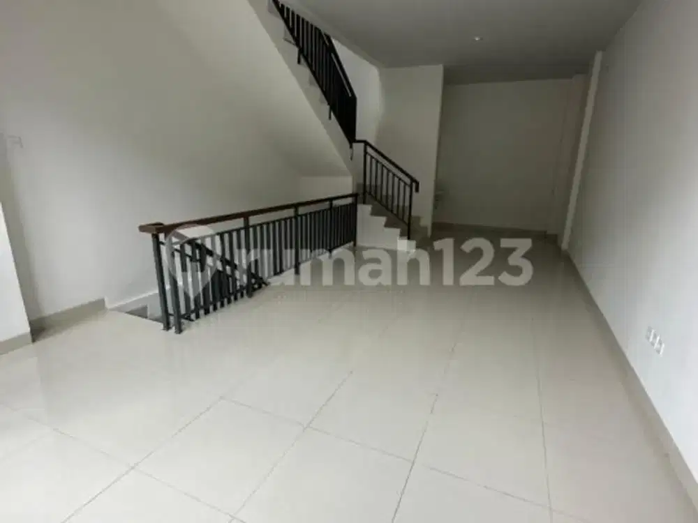 Siap Huni, Ruko Termurah, 3 Lantai, di Northridge
