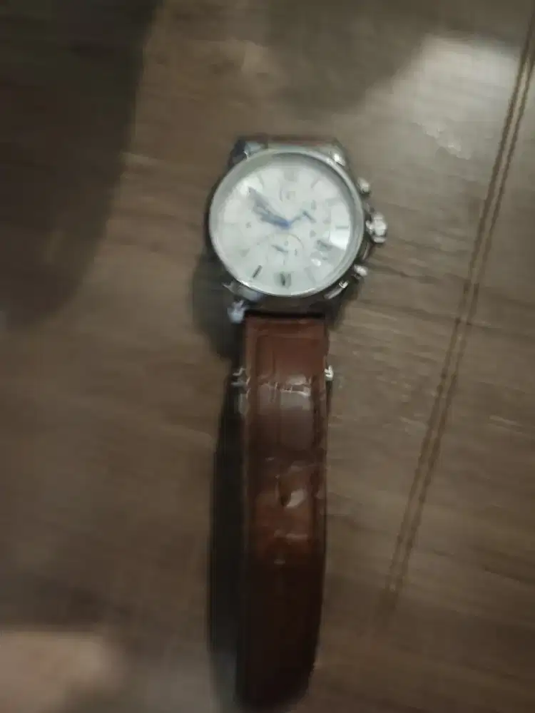 Jam tangan Guess Collection