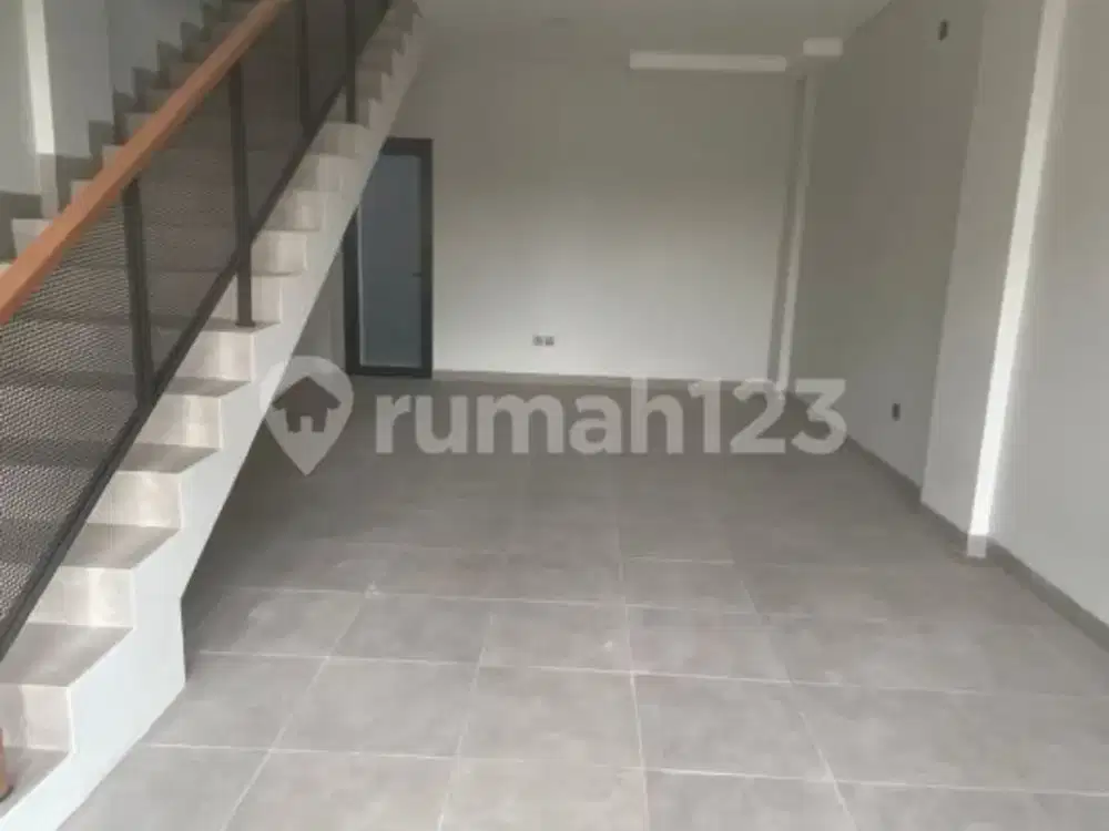 Ruko, 3 Lantai, SHM, 1 KM ke Eka Hospital, di Anggrek Business District