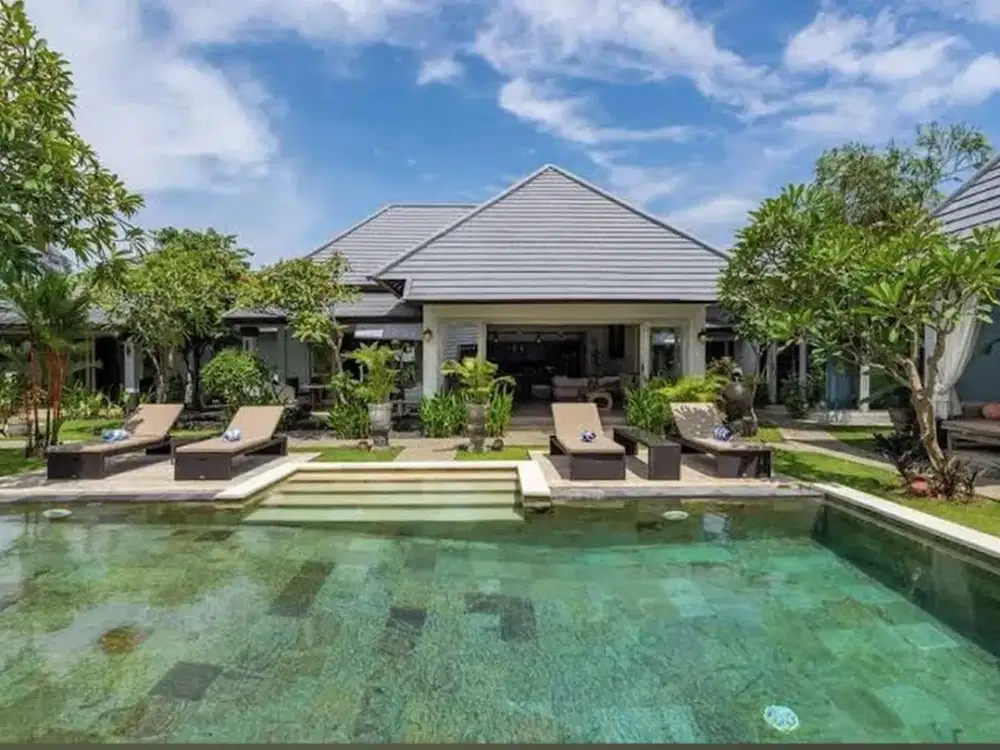 Disewakan Vila Mewah Kolam Renang Pribadi & Taman Luas di Sanur
