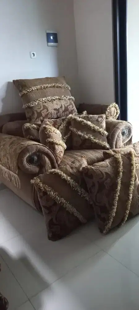 1 buah sofa jumbo bonus bantal 7 & 1 guling