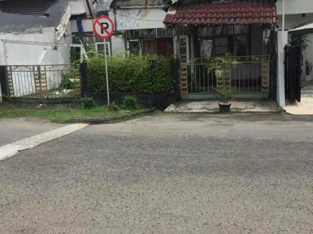 Rumah hitung tanah di lokasi strs Strategis di Jl Pisok Raya Sektor 5