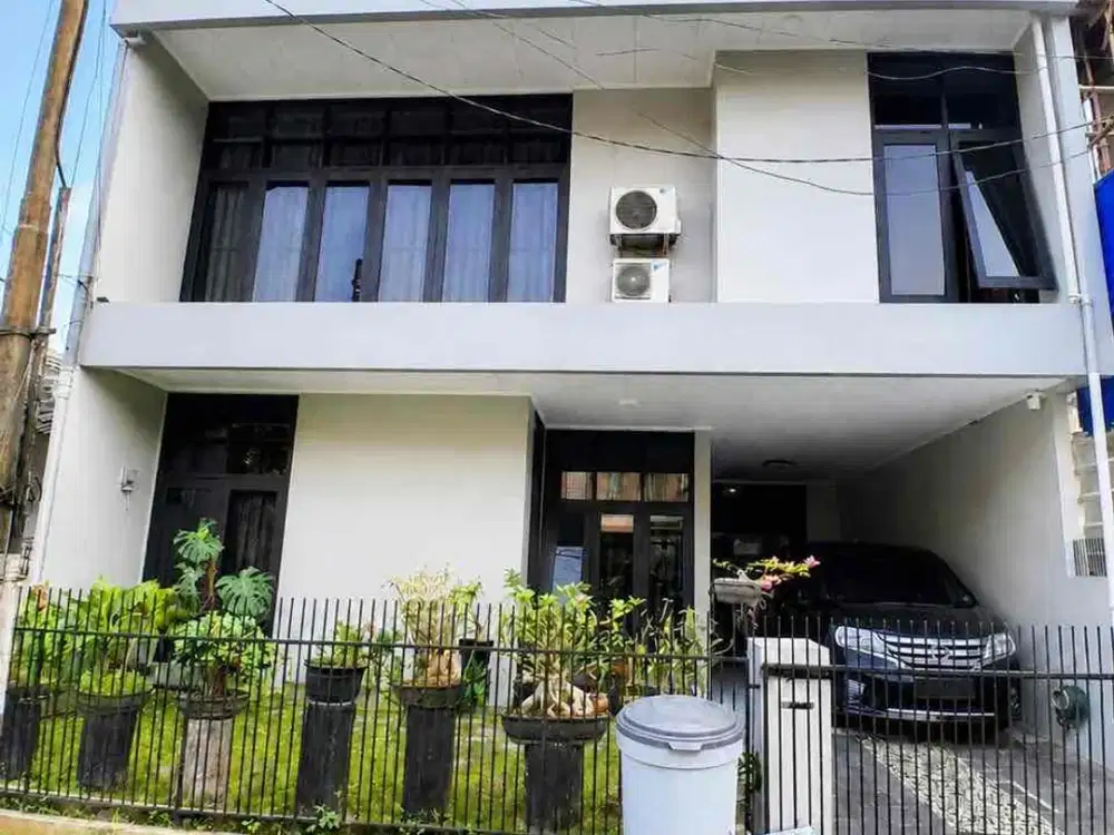 sektor 2 rumah sudah renovasi bagus terawat 4 kamar tidur siap huni