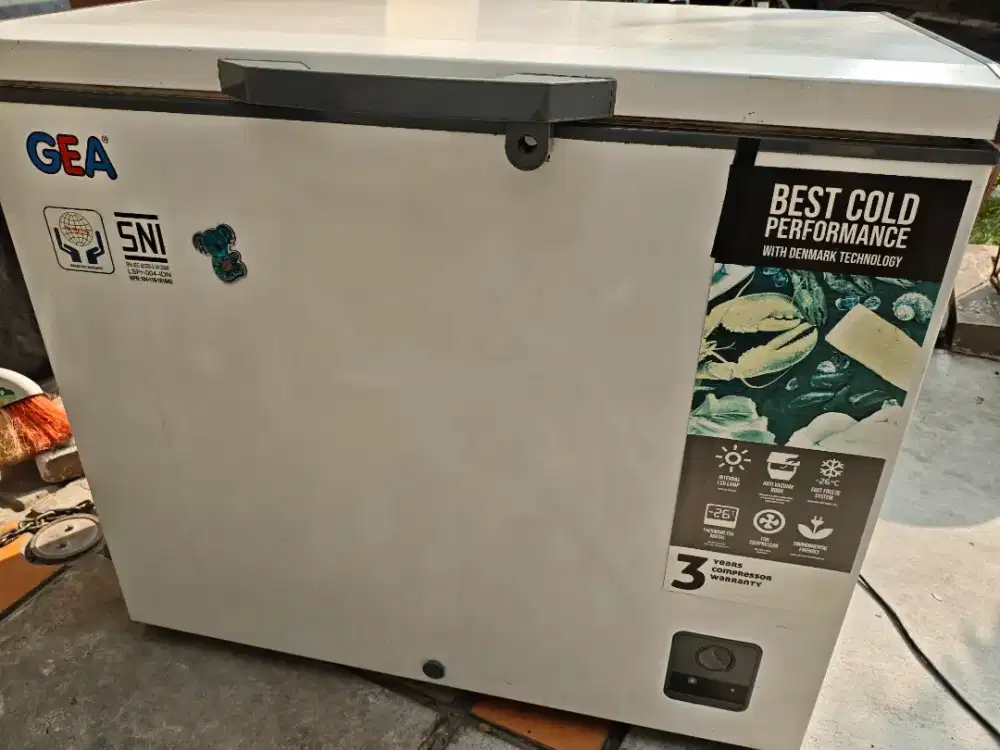 Dijual freezer GEA  220 Lt