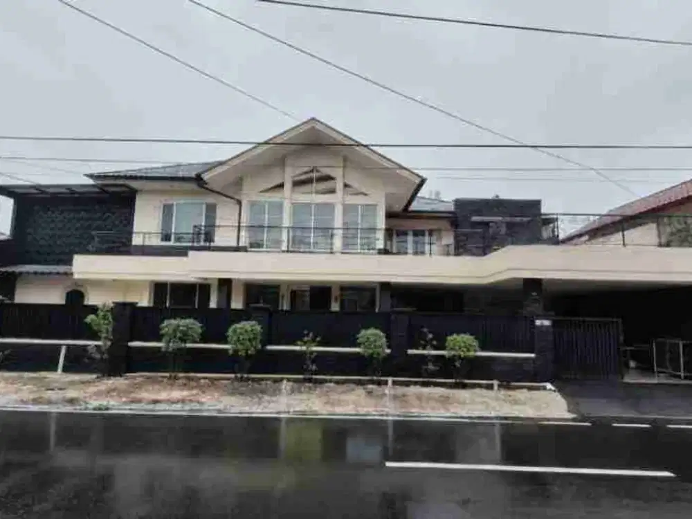 Best Deal! Rumah Besar Modern Strategis di Pondok Kelapa LT 425 m²