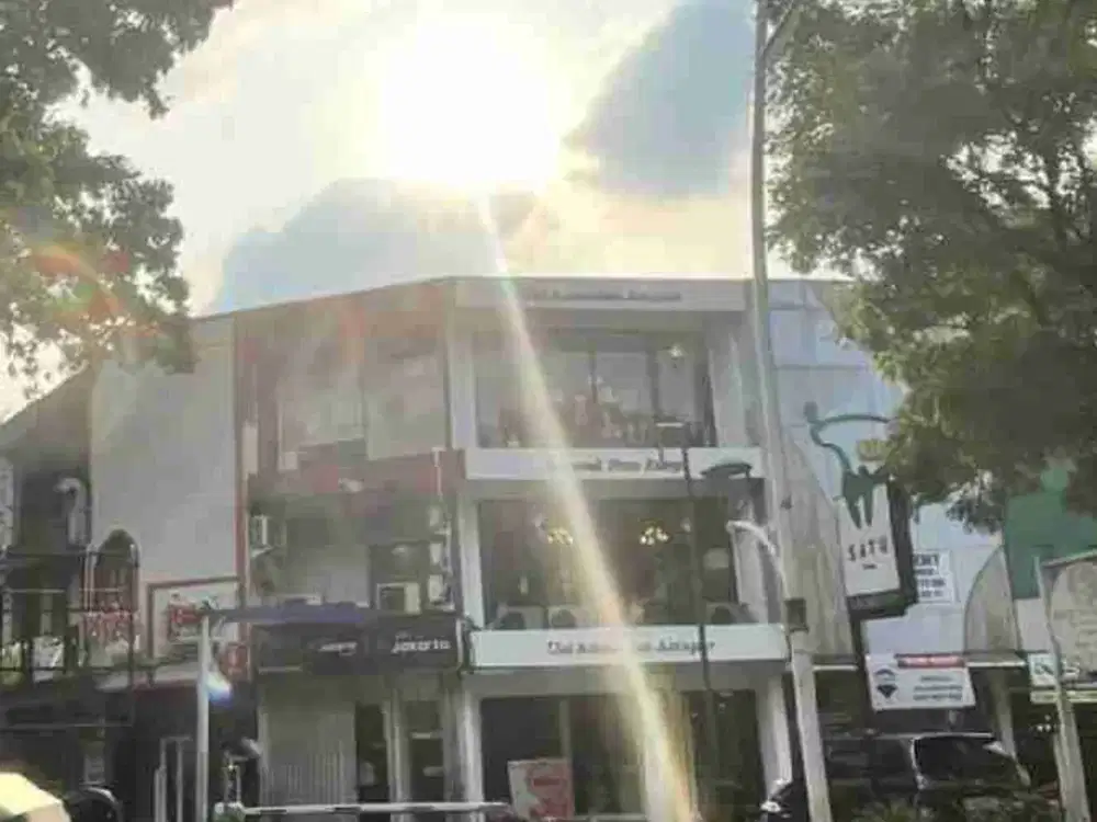 disewakan ruko 3 lt & 1 basement di Kemang Raya Jakarta selatan