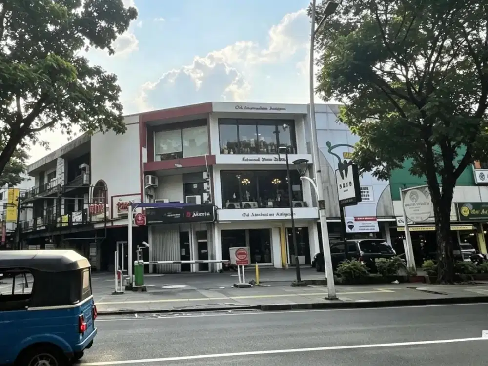Ruko Kemang Raya Jakarta Strategis dengan Parkir Luas