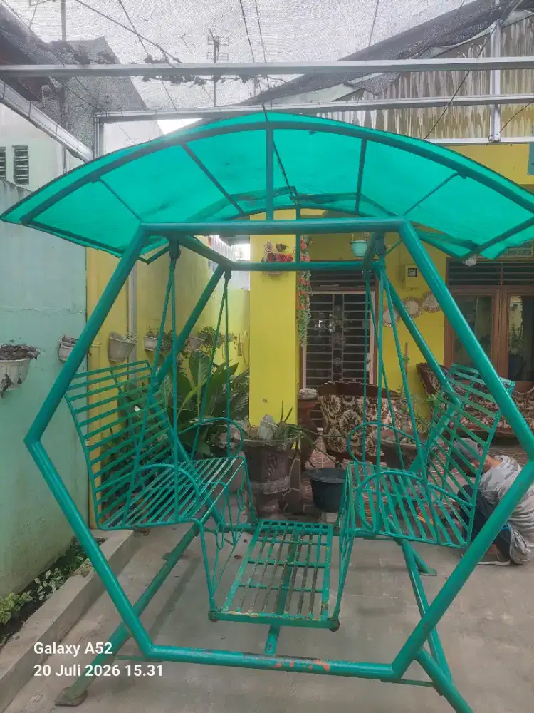 Ayunan Besi kokoh