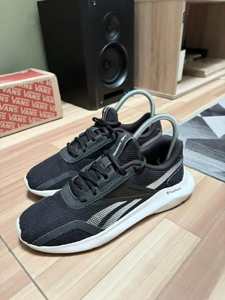Sepatu Reebook running
