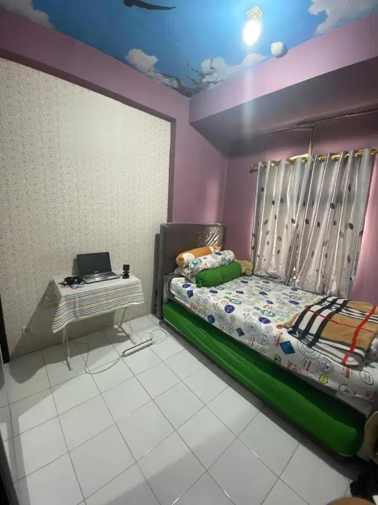 Tempat tidur bekas