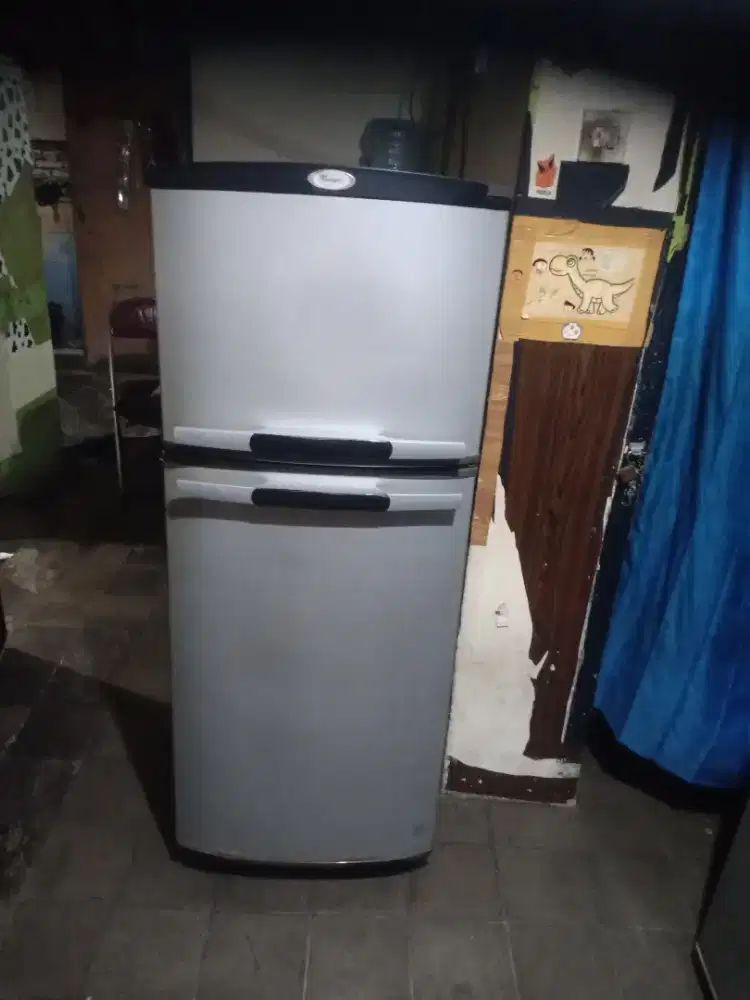 Jual kulkas whirlpool buatan Amerika 2 pintu no frost tanpa bunga es