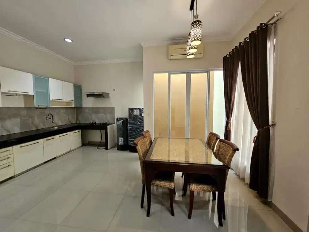 fgge. Rumah Disewakan di Meadow Green Lippo Cikarang