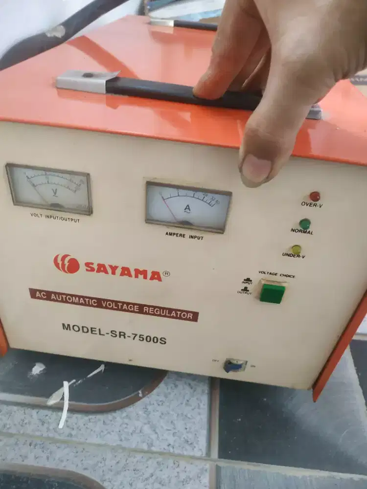 Stabilizer tegangan listrik 7000 watt