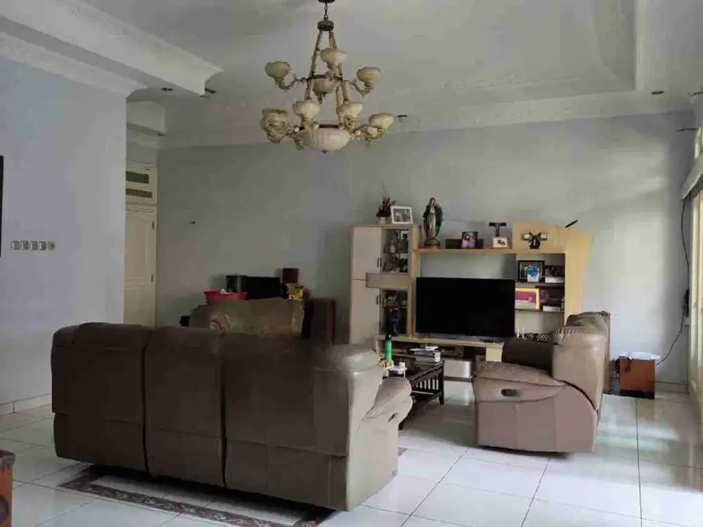 dijual rumah siap huni 2 lantai di komplek Batununggal bandung