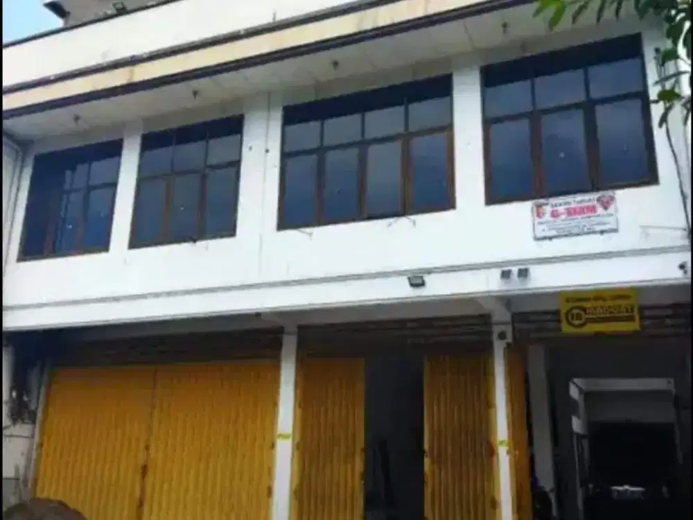 Rumah usahaRuko di tengah kota Surabaya
