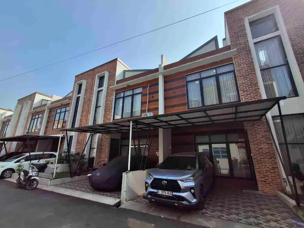 dijual rumah 2 lantai plus rooftop di cihanjuang bandung