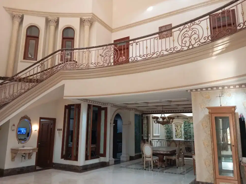 RUMAH MEWAH 3LT SIAP HUNI DI VGI KELAPA GADING JAKARTA UTARA