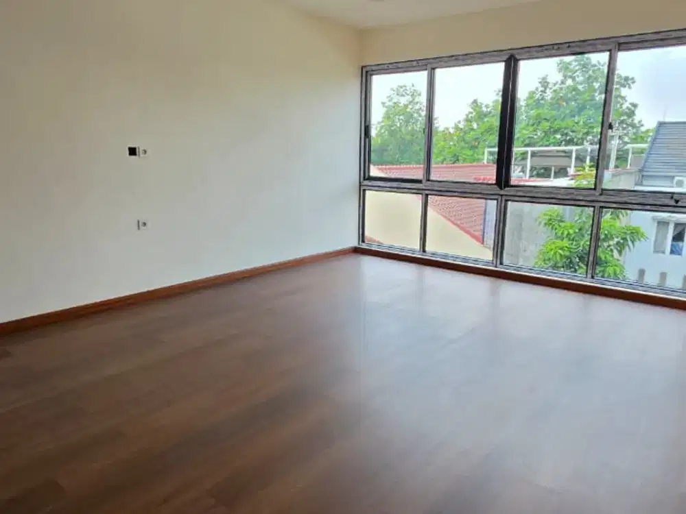 Rumah Baru Siap Huni Dengan Kolam Renang di Alam Sutera Dekat Sekolah