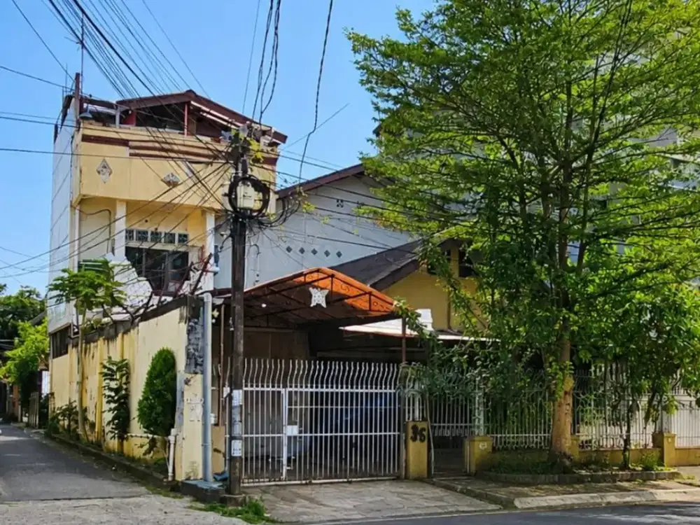 RUMAH JALAN TUPAI. LUAS 272 M2 (13,6 X 20). HADAP TIMUR