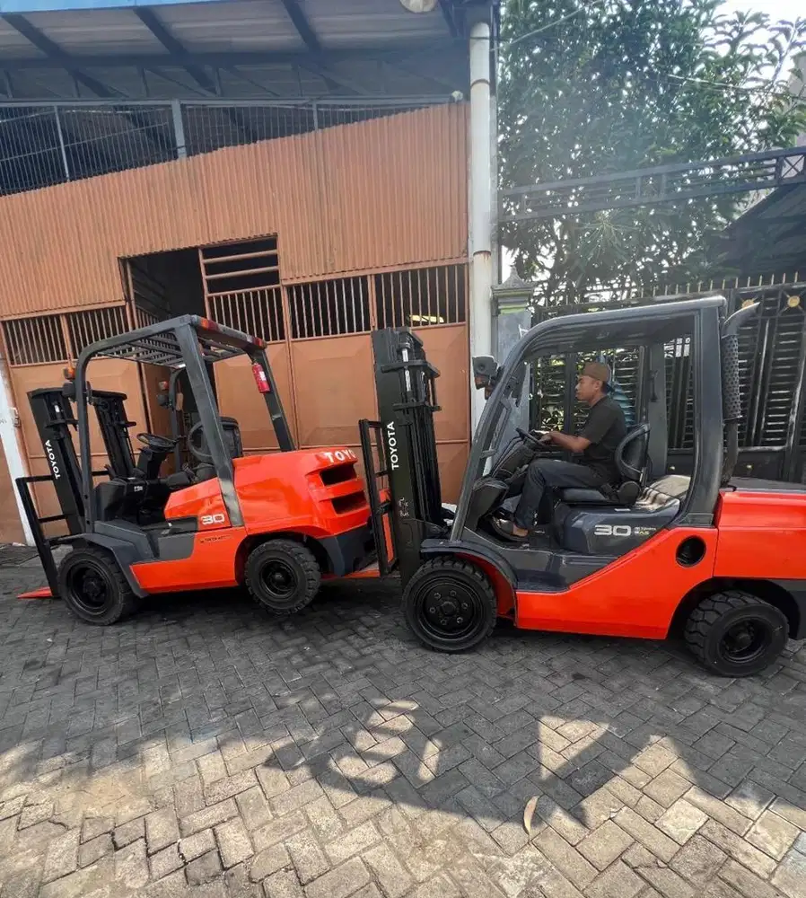 FORKLIFT BEKAS  TOYOTA