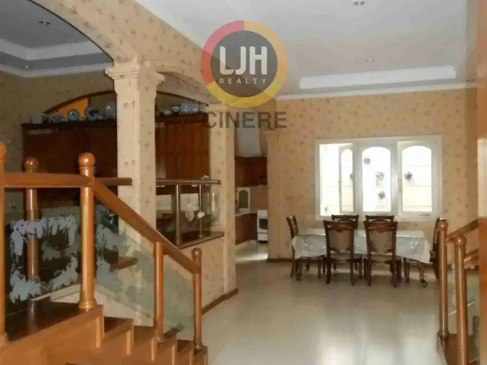 DIJUAL RUMAH STRATEGIS KONDISI BAGUS TERAWAT LOKASI DI DALAM KOMPLEK DI CINERE (YU-WR)