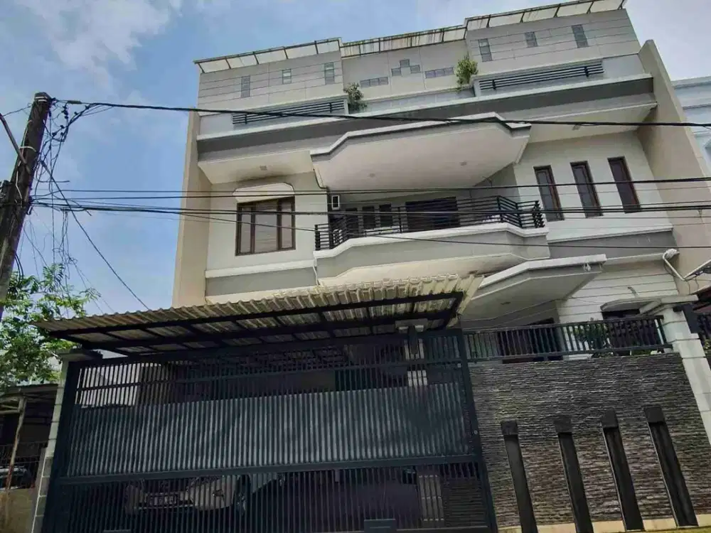 rumah dalam komplex yang nyaman & asri