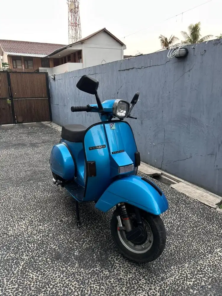 Vespa px 1983 biru muda