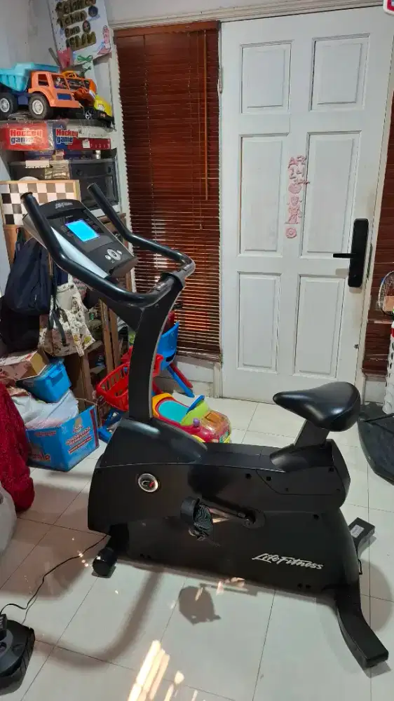 Dijual Life Fitness C1 Upright [Bekas / KONDISI OK]