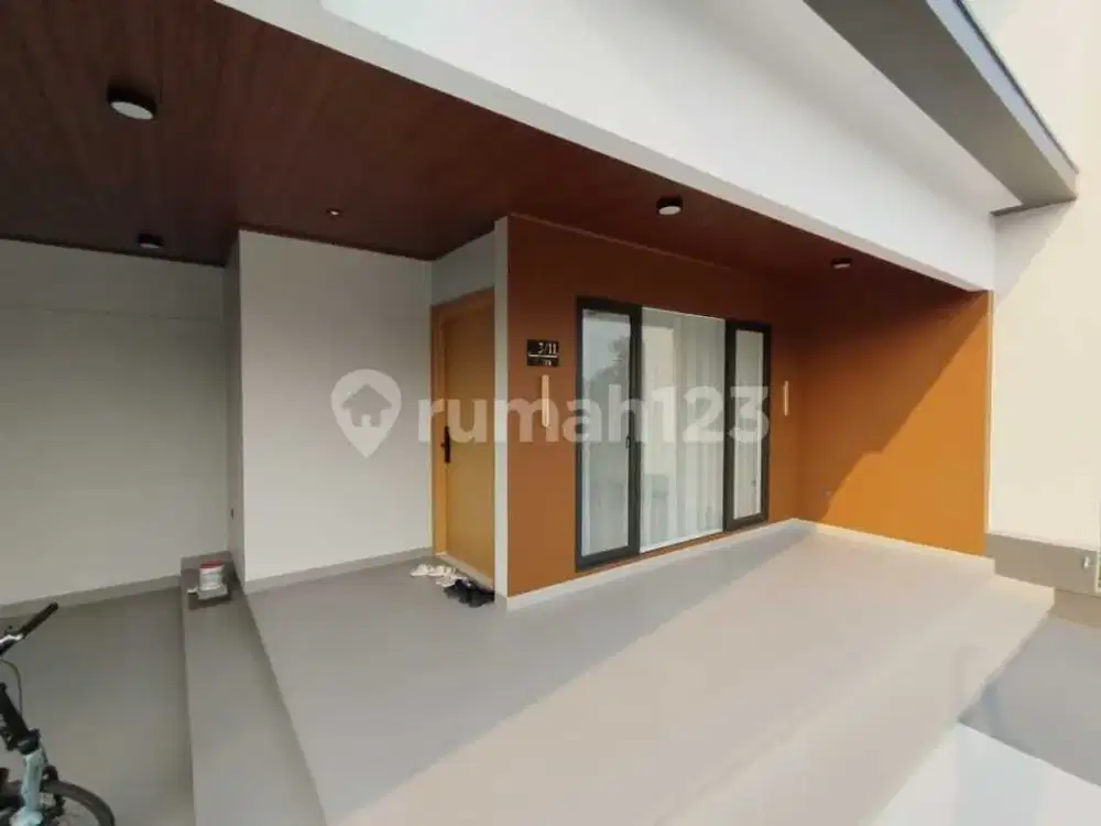 Rumah Semi Furnished Cantik Bangunan Mandiri di Suvarna Sutera