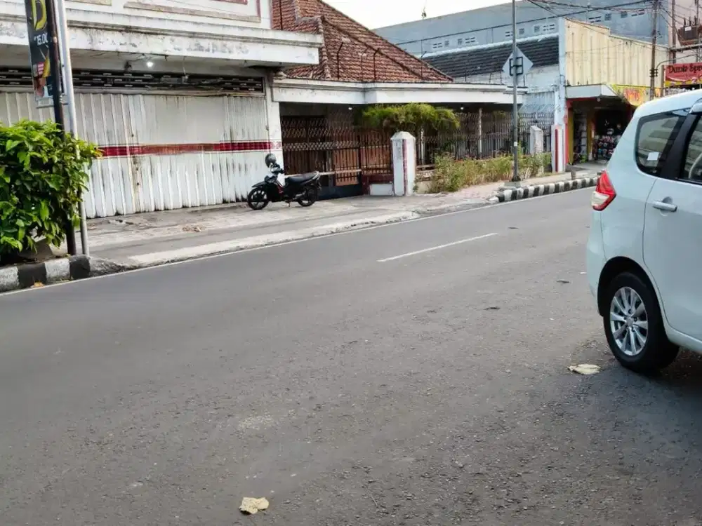 Dijual rumah dan toko siap huni di jalan raya Kota Kediri pusat bisnis