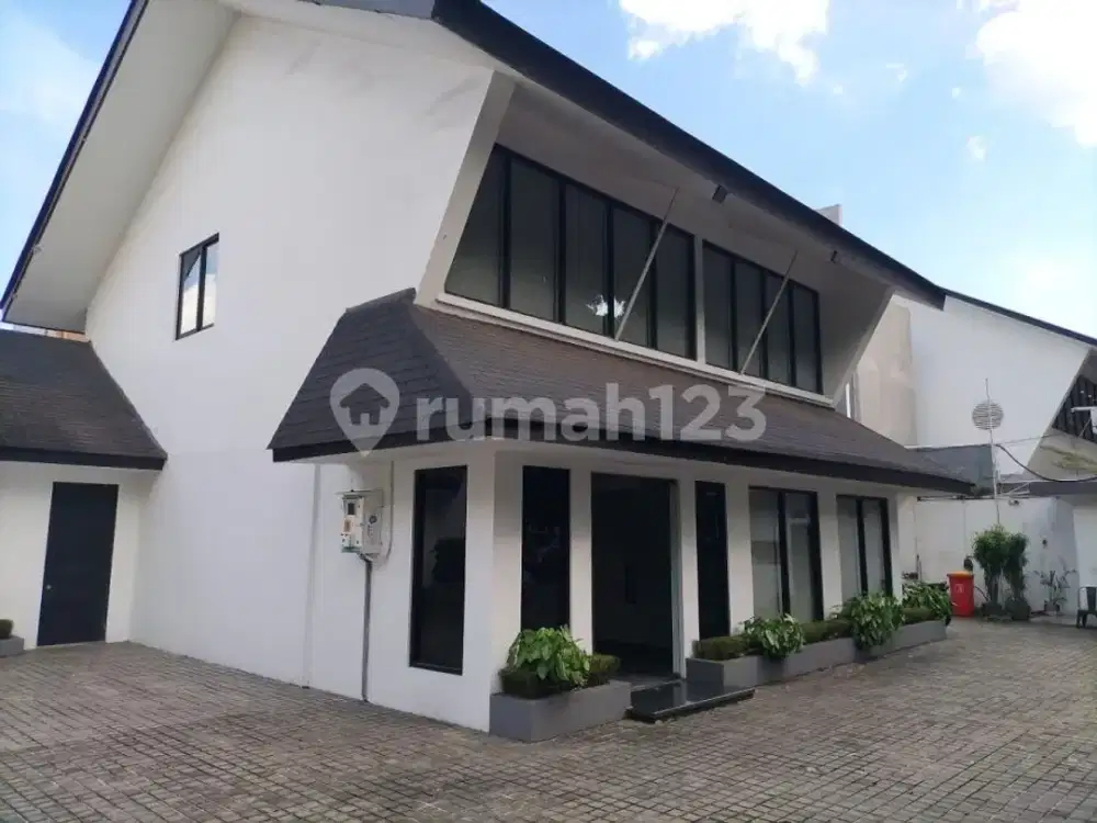 Disewakan Rumah di Area Premium Pakubuwono