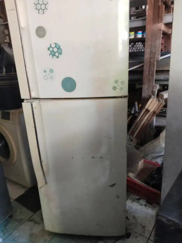 Kulkas LG 2pintu normal dingin beku