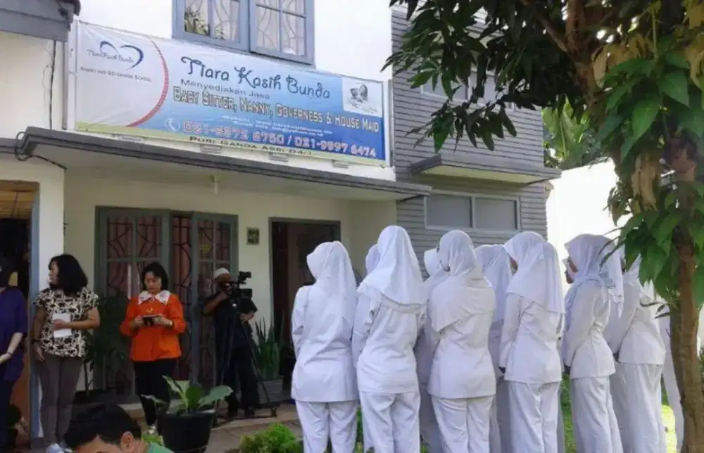 Banyak Job: Baby Sitter ART & Perawat Lansia Terpercaya Terakreditasi