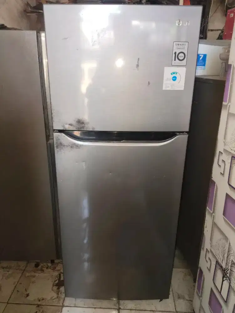 Kulkas 2 pintu lg normal dingin beku siap pakai