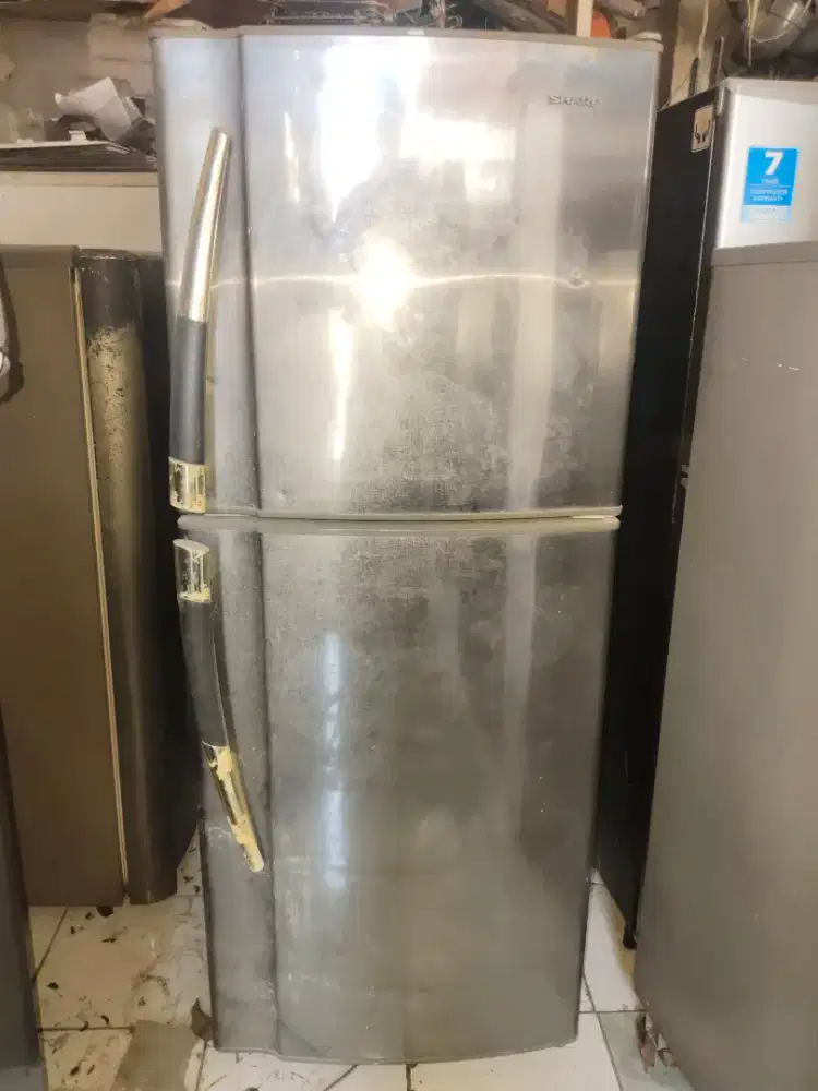 Kulkas sharp samurai 2 pintu normal dinginbeku