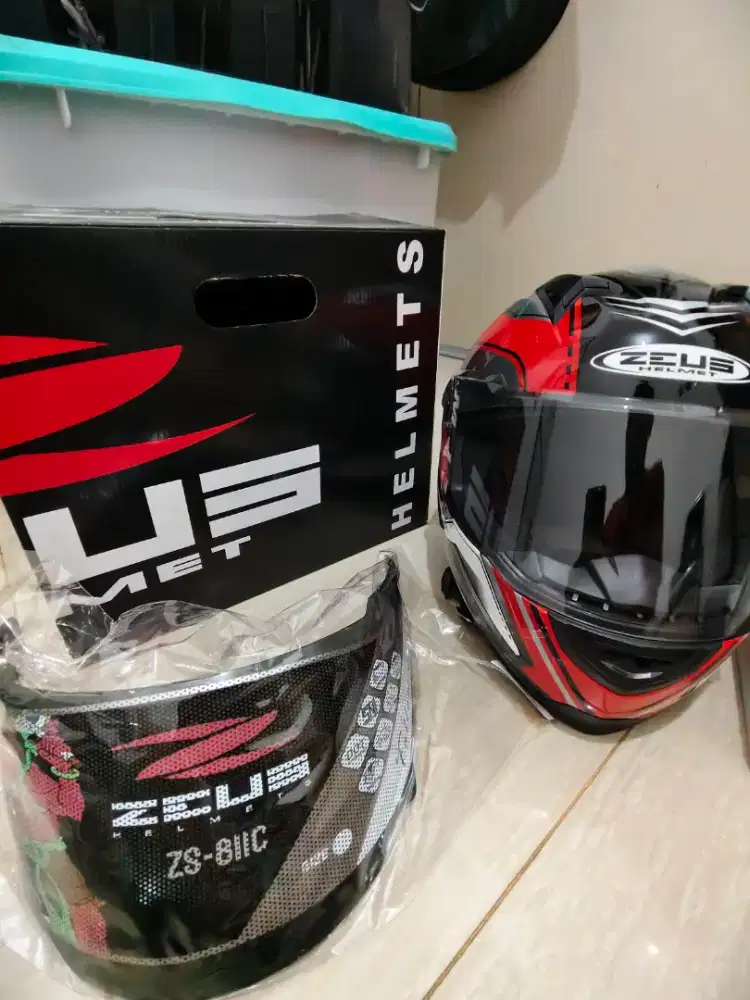 Helm Zeus 811 C Red
