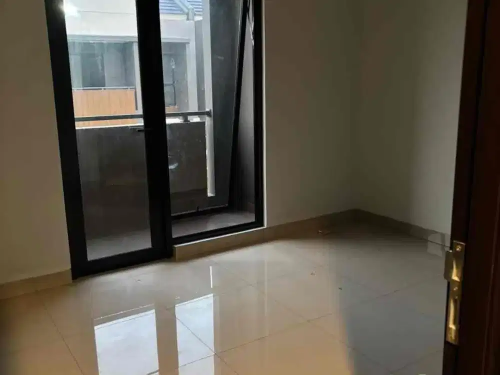 Brand New! Disewa Rumah di Summarecon Crown Gading - BONUS! Kanopi Dipasang Setelah Deal