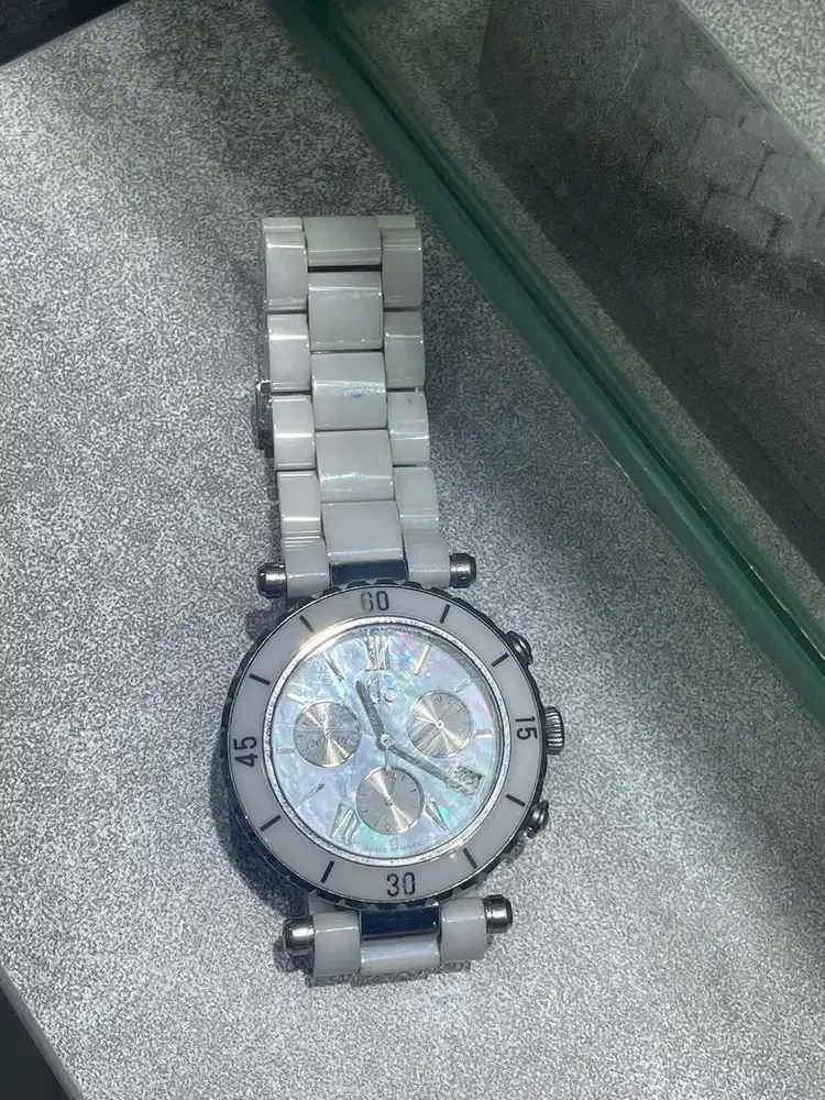 Jam tangan GC keramik warna putih