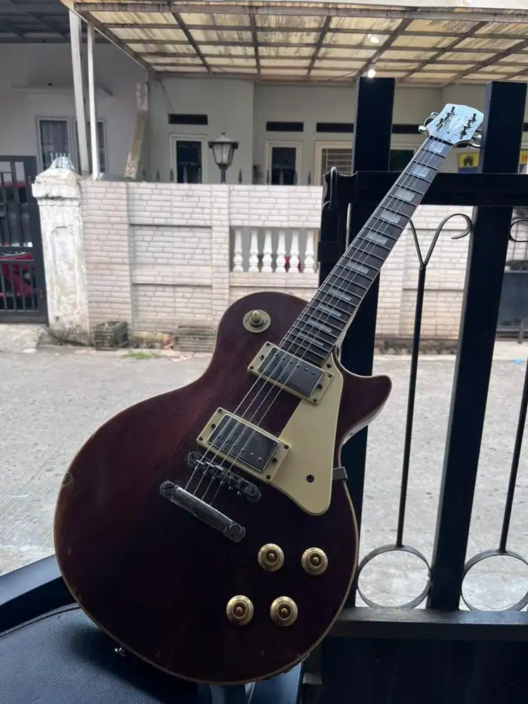 FOR SALE GUITAR