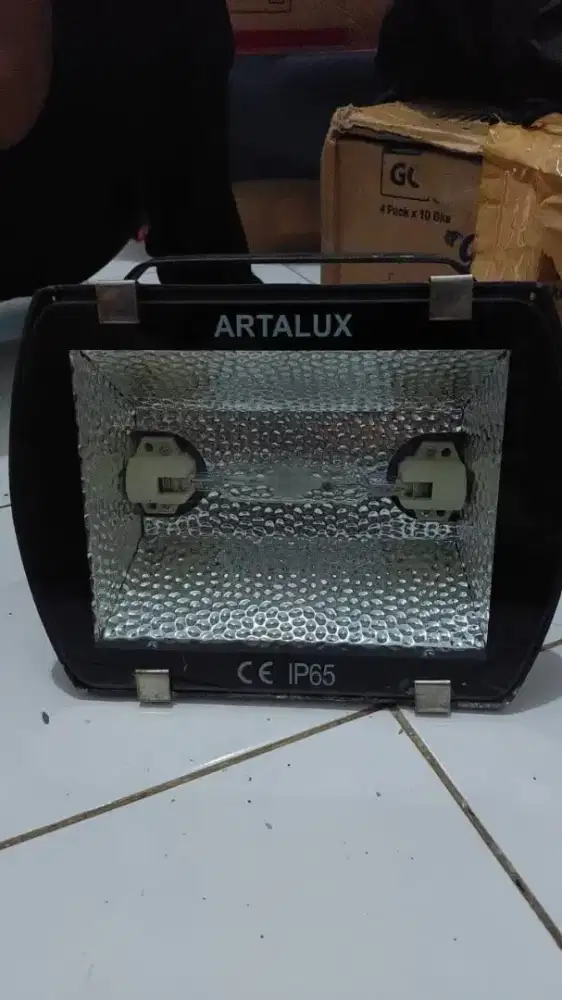 Lampu sorot (2buah)
