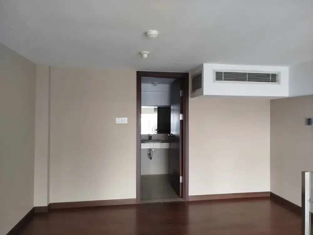 DIJUAL RUGI BELI 1.5 M JUAL 900 JT APARTEMEN BIZLOFT KARAWACI