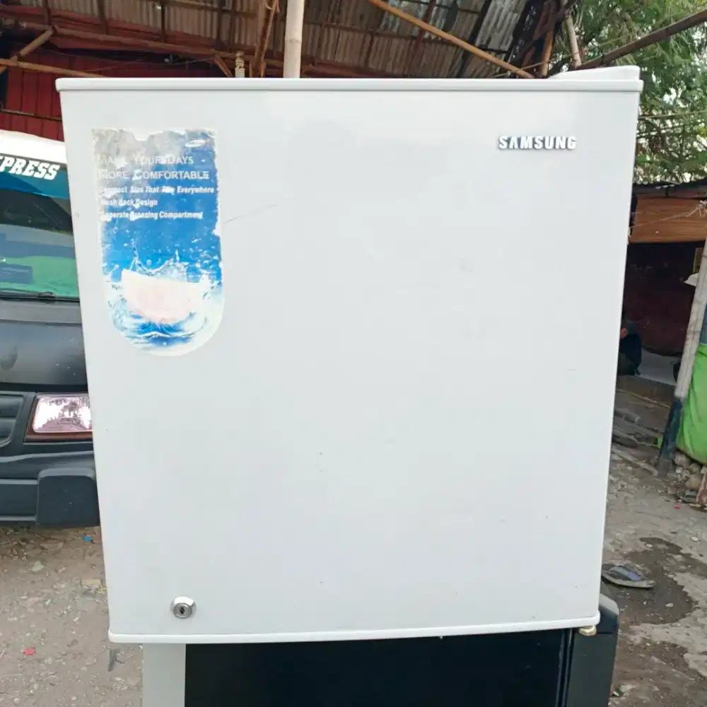 Kulkas minibar samsung